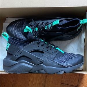 Nine Air Huarache Run Ultra GS